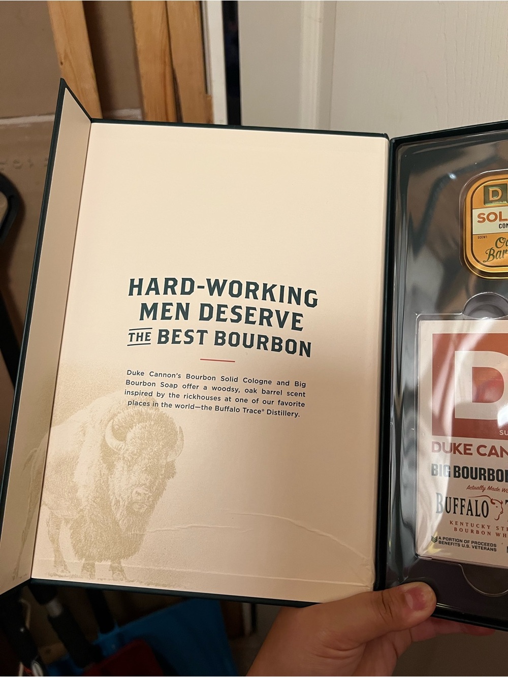Duke Cannon Buffalo Trace Men’s gift set - Picture 3 of 5